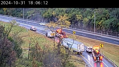 Ramp from SB I-71 to WB I-264 shut down after semitruck overturned Thursday